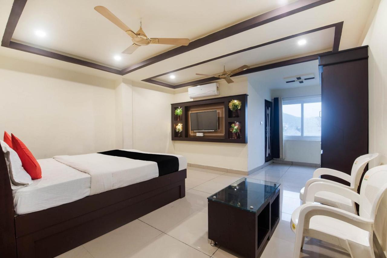 Capital O 73761 Hotel Alfa Vijayawāda Exterior foto