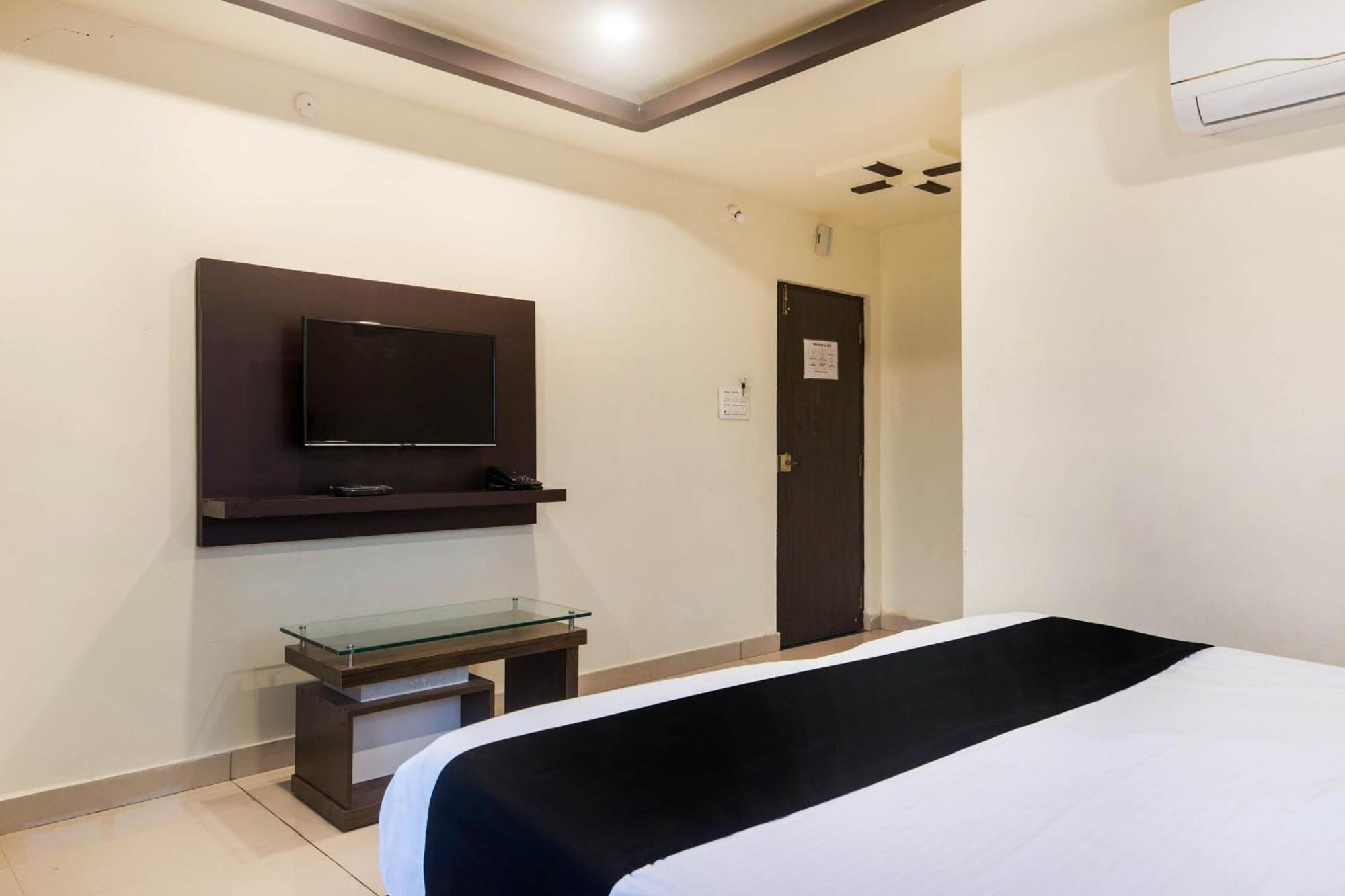 Capital O 73761 Hotel Alfa Vijayawāda Exterior foto